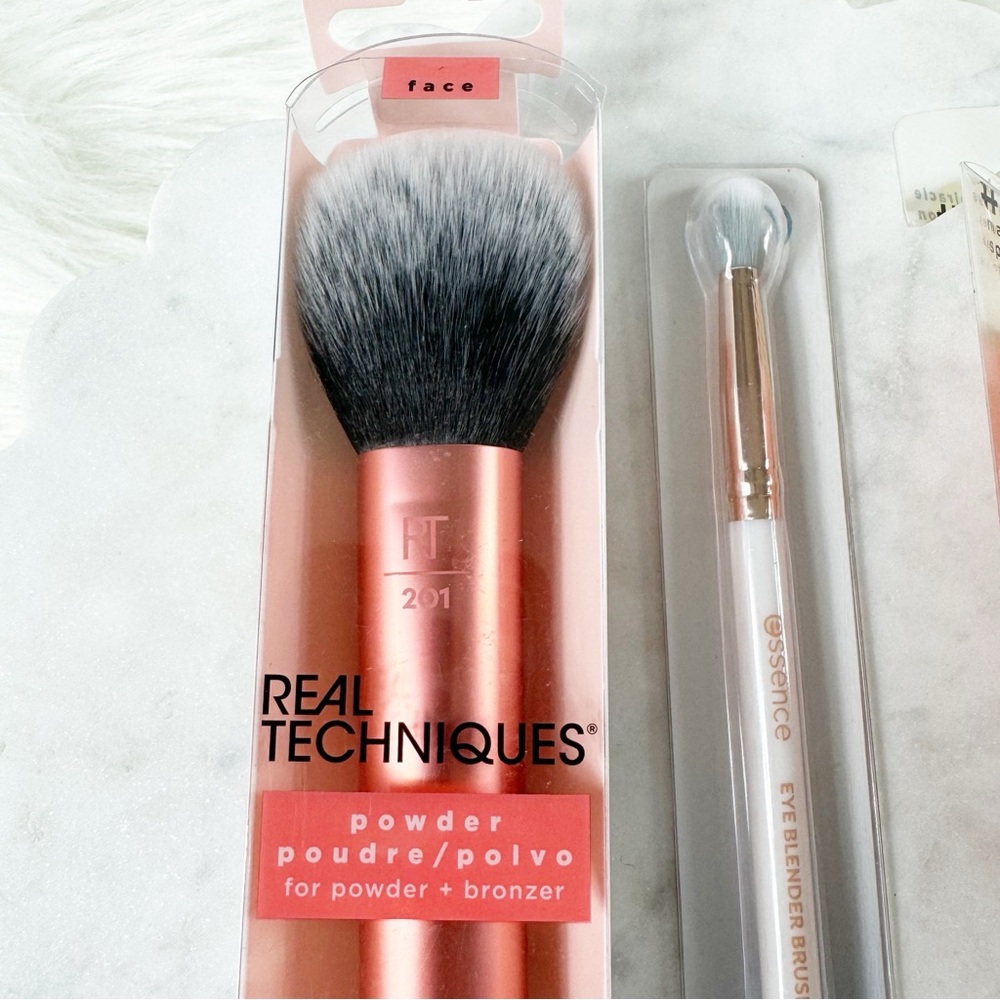 🐙 478. Real Techniques & Essence Makeup Brushes and Sponge Set NEW - Picture 3 of 6
